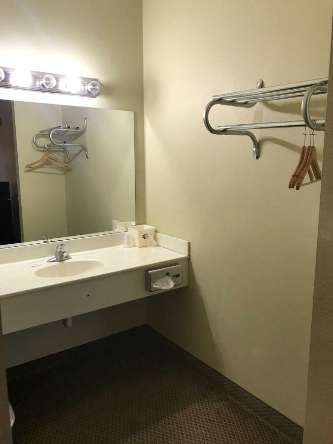 City Heart Inn & Suites Piedmont 外观 照片